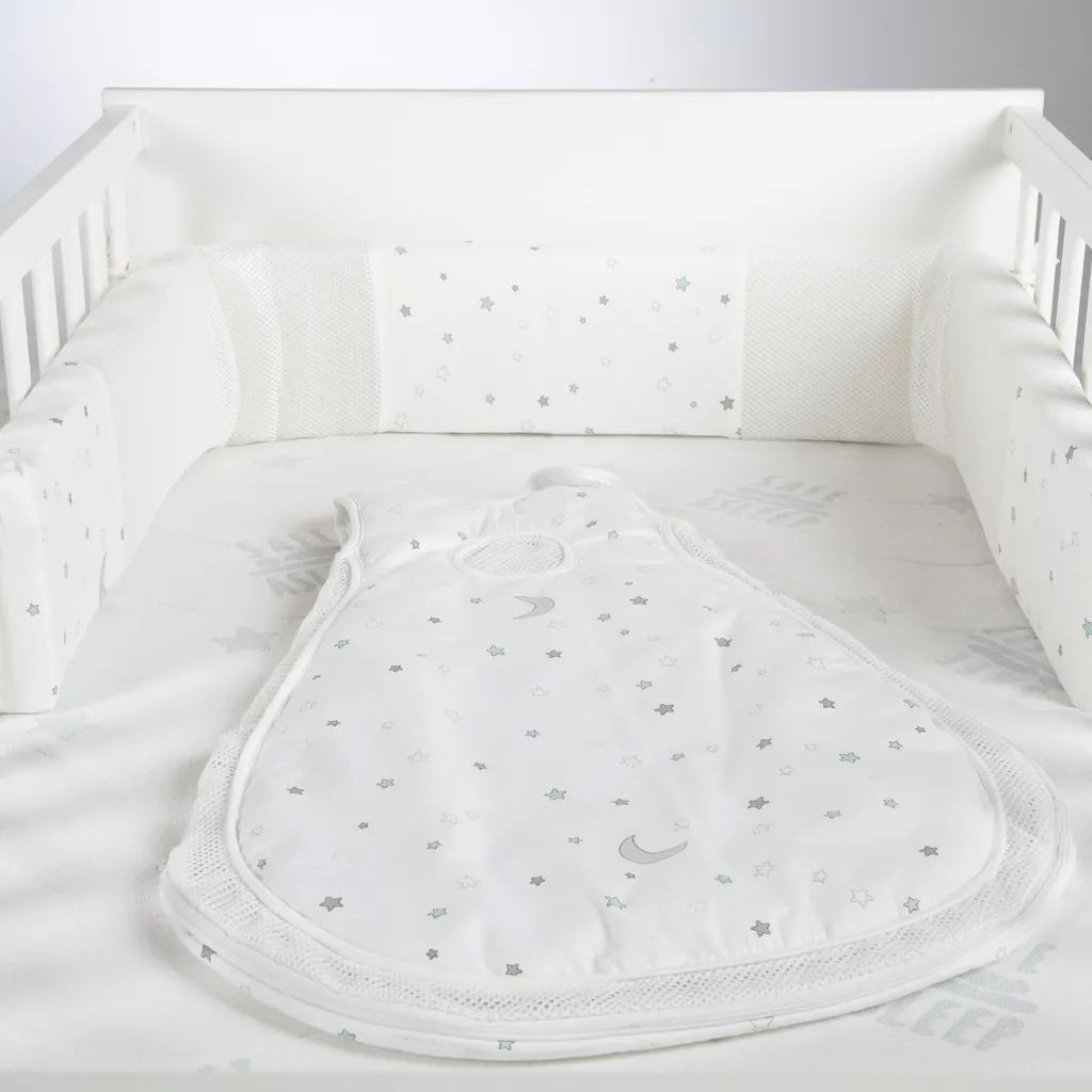 Roba Babybett Safe Asleep, Komplettbettset, Matratze, Nest, Babyschlafsack, 70x140cm Sternenzauber 9 Roba Babybett Safe Asleep, Komplettbettset, Matratze, Nest, Babyschlafsack, 70x140cm Sternenzauber – Bild 9
