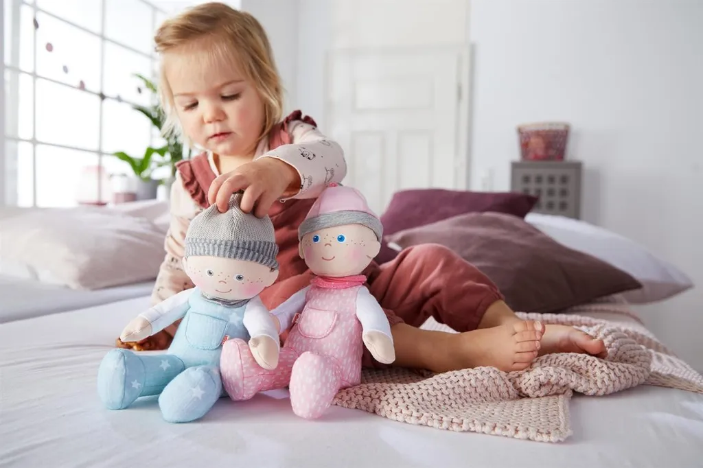 HABA Kuschelpuppe Pit, Schmusepuppe, Puppe, Stoffpuppe, Ab 0 Jahren, 305753 2 HABA Kuschelpuppe Pit, Schmusepuppe, Puppe, Stoffpuppe, Ab 0 Jahren, 305753 – Bild 2