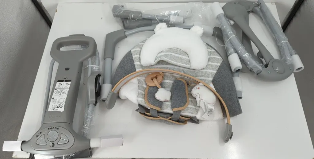 Ingenuity Baby Ingenuity, Bella Teddy Zusammenklappbare Und Tragbare Babyschaukel Mit 5 Schaukelgeschwindigkeiten, 8 Melodien, 5-Punkt Sicherheitsgurt Und Hochwertigem Plüsch Babyschaukeln Wippen 10 Ingenuity Baby Ingenuity, Bella Teddy Zusammenklappbare Und Tragbare Babyschaukel Mit 5 Schaukelgeschwindigkeiten, 8 Melodien, 5-Punkt Sicherheitsgurt Und Hochwertigem Plüsch Babyschaukeln Wippen – Bild 10