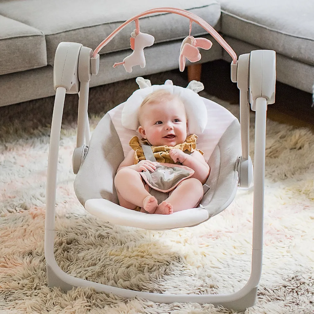 Ingenuity Baby Tragbare Schaukel, Flora Babyschaukeln Wippen Schaukel Babywippe Babyschaukel Kinderschauel Elektrische Wippe Elektrowippe 2 Ingenuity Baby Tragbare Schaukel, Flora Babyschaukeln Wippen Schaukel Babywippe Babyschaukel Kinderschauel Elektrische Wippe Elektrowippe – Bild 2