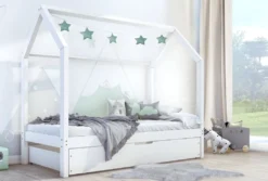 NALA BIS2 Holzbett Kinderbett Hausbett 90x200 Weiß 100% Kieferholz Ohne Schutzgitter 2 Lattenroste Kiefer Schubkasten Mit Schlaffunktion -Babyfreude Deutschland Verkaufs-Shop 593db1069f3298fd6b5bd7a9fa6e0993