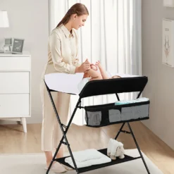 COSTWAY Wickeltisch Klappbar Wickelkombination Mit Aufbewahrungskorb & Zubehör Zum Wickeln & Kleidungwechseln Wickelkombi Rückenschonend Schwarz