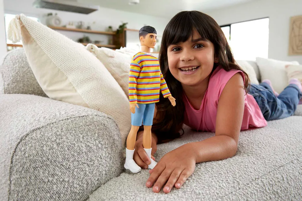 Barbie Ken Fashionistas Puppe Im Oversized Sweater 3 Barbie Ken Fashionistas Puppe Im Oversized Sweater – Bild 3