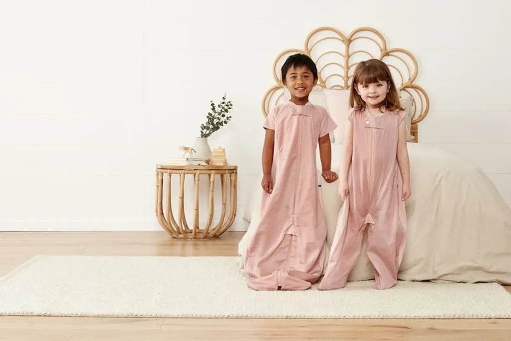 ErgoPouch Schlafsack Baby Mit Füßen 4 Jahreszeiten Für 8-24 Monate - Berries - TOG 1.0 - Babyschlafsack, Pucksack 8 ErgoPouch Schlafsack Baby Mit Füßen 4 Jahreszeiten Für 8-24 Monate - Berries - TOG 1.0 - Babyschlafsack, Pucksack – Bild 8