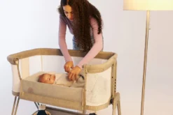 Lionelo Luna Ein Tragbares Beistellbett Mit Einer Matratze, Reisebett, Von Neugeboren Bis 9 Kg, In Der Höhe Und Der Neigung Verstellbar, 4 Rädern Mit Bremse, Befestigung Zum Elternbett 23 Lionelo Luna Ein Tragbares Beistellbett Mit Einer Matratze, Reisebett, Von Neugeboren Bis 9 Kg, In Der Höhe Und Der Neigung Verstellbar, 4 Rädern Mit Bremse, Befestigung Zum Elternbett -Babyfreude Deutschland Verkaufs-Shop b0988eecb46a5e27eb5a206d330ac1a9