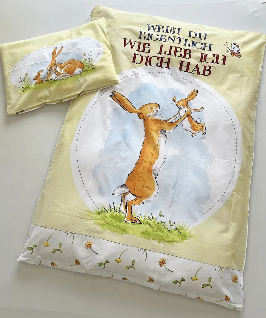 Herding Weißt Du Eigentlich, Wie Lieb Ich Dich Hab...? Baby Bettwäsche 40x60cm + 100x135cm, Baumwolle Mit Reißverschluss 2 Herding Weißt Du Eigentlich, Wie Lieb Ich Dich Hab...? Baby Bettwäsche 40x60cm + 100x135cm, Baumwolle Mit Reißverschluss – Bild 2