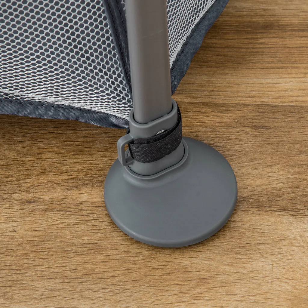 HOMCOM Baby Laufgitter 6 Eckig Zusammenklappbarer Laufstall Absperrgitter Krabbelgitter Reisebett Spielgitter Aktivitätszentrum Für Kinder Schutzgitter Mit Tragetasche Dunkelgrau 134 X 134 X 83 Cm 8 HOMCOM Baby Laufgitter 6 Eckig Zusammenklappbarer Laufstall Absperrgitter Krabbelgitter Reisebett Spielgitter Aktivitätszentrum Für Kinder Schutzgitter Mit Tragetasche Dunkelgrau 134 X 134 X 83 Cm – Bild 8