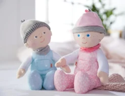 HABA Kuschelpuppe Pit, Schmusepuppe, Puppe, Stoffpuppe, Ab 0 Jahren, 305753 9 HABA Kuschelpuppe Pit, Schmusepuppe, Puppe, Stoffpuppe, Ab 0 Jahren, 305753 -Babyfreude Deutschland Verkaufs-Shop fa3ea5250cd11194ba6359ff9071a404